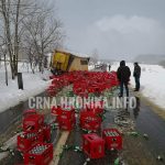 (FOTO) zastoj zbog tereta po cesti! Evo šta je opet ispalo sa kamiona!