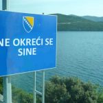 Na graničnim prelazima u BiH postavljene table s natpisom “Ne okreći se sine”