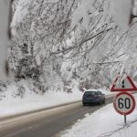 Snijeg paralisao saobraćaj, na ovim dionicama morate voziti oprezno