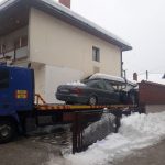 (FOTO) U Bihaću eksplodirala bomba postavljena ispod automobila