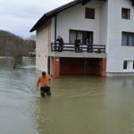 BIHAMK: Zbog izlijevanja vode obustavljen saobraćaj na magistralnom putu Bihać – Srbljani