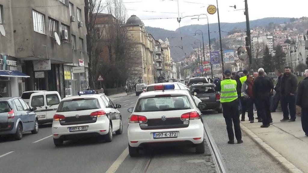 (FOTO) U saobraćajnoj nesreći povrijeđena jedna osoba !