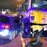 Golf 5 se zabio u autobus, tri osobe povrijeđene