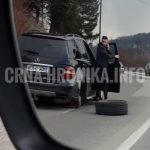 (FOTO) Mercedesu otpao točak u vožnji!