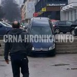 (FOTO) Automobilom prošetao!