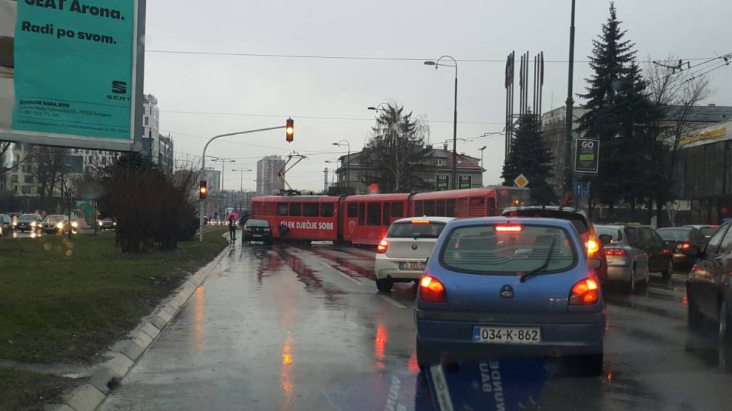 (FOTO) Sudar dva tramvaja! Saobraćajni kolaps!