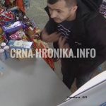 (FOTO+VIDEO) Prevarant u akciji – zabilježile nadzorne kamere kako krade!