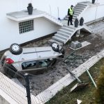 (FOTO) Sarajevo: Automobil sletio sa ceste, povrijeđena žena