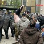 (FOTO) Borac pokazao modrice koje su nastale od policije!