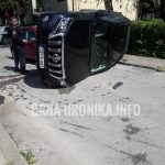 (FOTO) Saobraćajni udes u kojem je skupocjena Toyota na krovu završila!