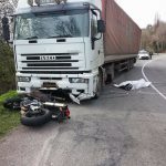 PODLETEO POD KAMION Motociklista stradao na Avali (UZNEMIRUJUĆ VIDEO)