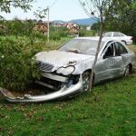 VOZAČ TEŽE A SUVOZAČ LAKŠE POVRIJEĐEN U SAOBRAĆAJNOJ NEZGODI