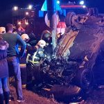 (FOTO) AUTO SMRSKAN, VOZAČA IZ AUTA VADILI VATROGASCI: ‘JAUKAO JE’