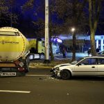 (FOTO+VIDEO) Automobil se zabio u cisternu na benzinskoj