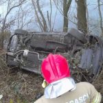 (FOTO) POVRIJEĐENA VOZAČICA: DRVEĆE ZAUSTAVILO AUTOMOBIL DA NE SLETI U RIJEKU