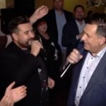 (VIDEO) TRAŽE REAKCIJU MILORADA DODIKA: SVI PRISUTNI PJEVALI SU “VRAĆAM SE MAJCI U BOSNU”, A NIGDJE ZASTAVE RS !