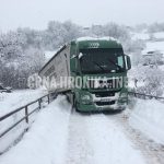 (FOTO) Kamion se zaglavio u Visokom