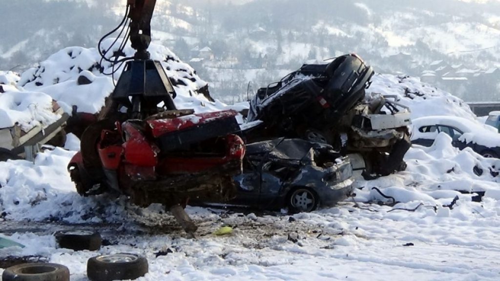 (VIDEO/FOTO) Trajno uništena četiri automobila koja su oduzeta od bahatih vozača