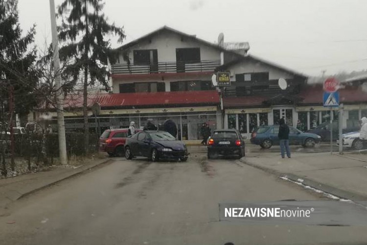 Sudar dva vozila izazvao saobraćajni kolaps u Banjaluci