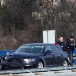 (FOTO) Filmska potjera: Policija natjerala vozača da se zabije pa počeo bježati pješice