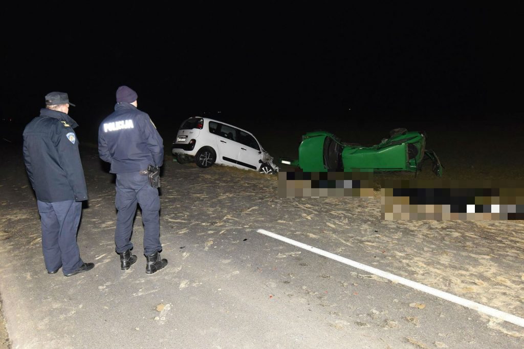 (FOTO) U saobraćajnoj nesreći smrtno stradali tinejdžer i mladić