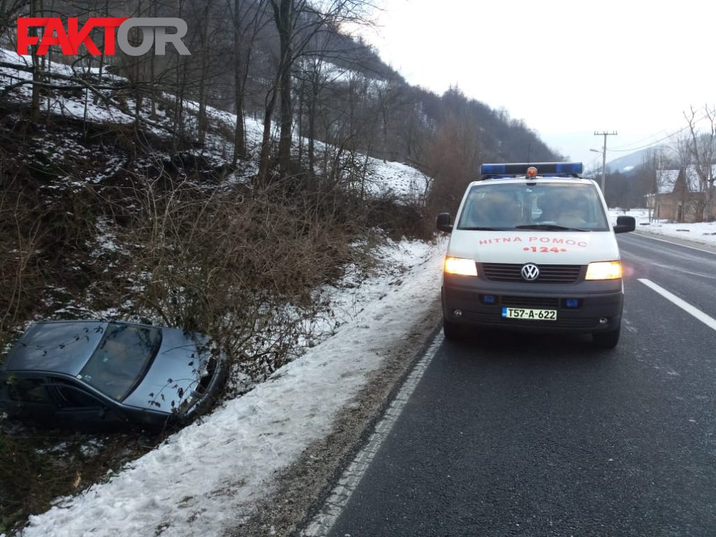 Udes u Srednjem: Automobil sletio s ceste u kanal, povrijeđena vozačica