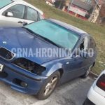 (FOTO) Vozaču BMW-a ukrali farove sa automobila