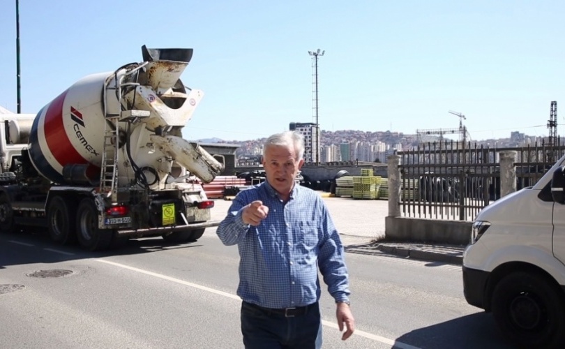 (VIDEO) Predsjednik SDA Novi Grad Huso Ćesir fizički nasrnuo na fotografa Žurnala!