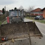 (FOTO) U sudaru Dacije i traktora jedna osoba poginula