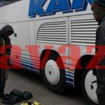 (VIDEO) Dvojica migranata se zakačila za autobus, mislili da su stigli u Austriju, a završili u Tešnju