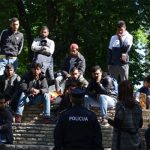 Voz pun migranata krenuo iz Sarajeva ka Bihaću, policija u pripravnosti