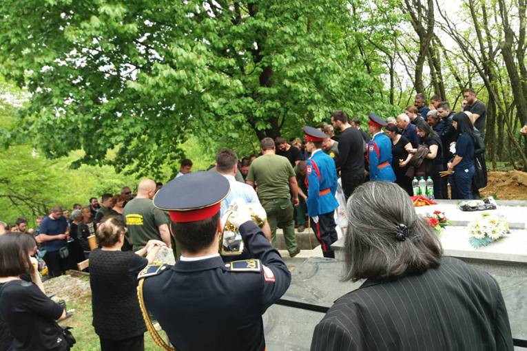 (FOTO) Oproštaj od policajca Slađenka Tubina