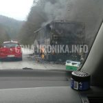 (FOTO+VIDEO) Vatra zahvatila autobus