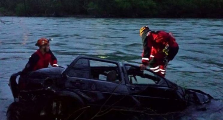 Mladić automobilom sletio u Drinu i poginuo