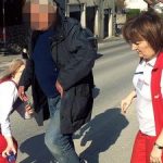 (FOTO) Prodavačice ganjale lopova: Kada su ga uhvatili iz džepova njegova kaputa počeli ispadati…