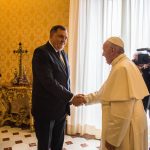 Papa Dodiku poklonio izjavu koju je potpisao sa imamom džamije Al-Azhar