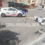 (FOTO) Udes taxi vozila i motora u Mostaru