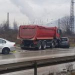 U sudaru kamiona i automobila povrijeđena jedna osoba