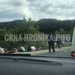 (FOTO/VIDEO) Horde Zla nasrnule na Manijake i otele im bubnjeve i transparente: Više navijača Sarajeva lišeno slobode!