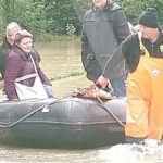 (FOTO) Jedan dio Gomjenice odsječen, može se samo čamcima