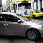 Tramvajski saobraćaj kratko blokiran zbog automobila kojem je na šinama otpao točak