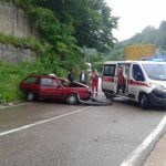 (FOTO)  Tri osobe povrijeđene u sudaru auta i kamiona