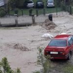 Obustavljen saobraćaj na M-4 Kalesija-Tuzla zbog vodene bujice