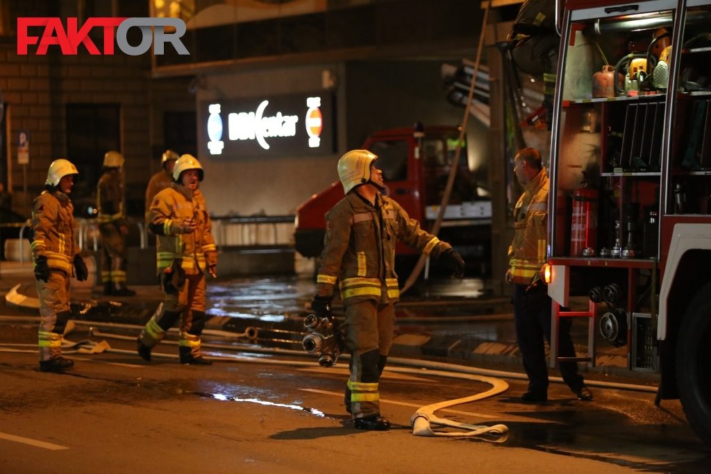 Ugašen požar u BBI centru: U trenu se prostor napunio dimom, ljudi su u panici potrčali ka liftu