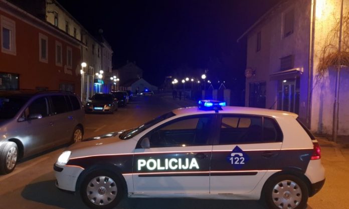 Jedna osoba povrijeđena u sudaru tri vozila