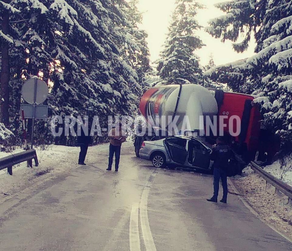 Stravična nesreća na putu Sarajevo – Tuzla: Dvije osobe poginule