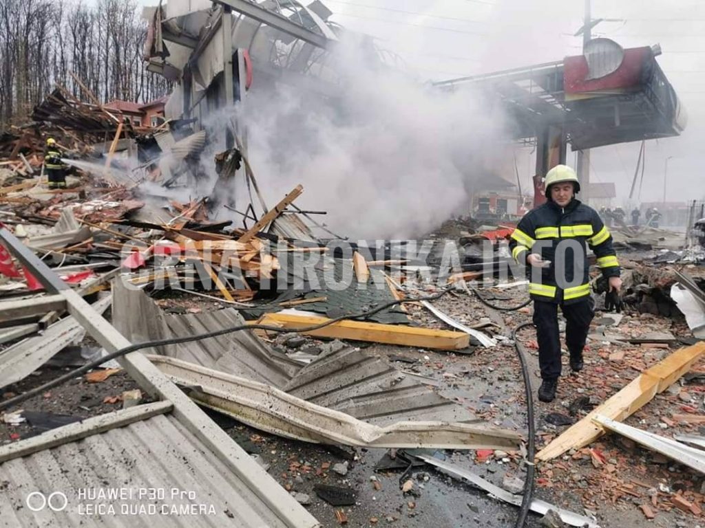 (FOTO) “Još traže tijela u ruševinama”: Svjedoci stravične eksplozije na pumpi u šoku zbog jezivih prizora