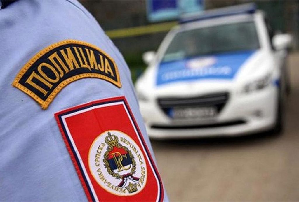 Masovna tuča u Prnjavoru: Učestvovalo više od 20 osoba, policajcu pokušali oteti pištolj