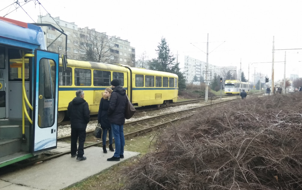 Obustavljen tramvajski saobraćaj: Putnica preminula nakon što joj je pozlilo