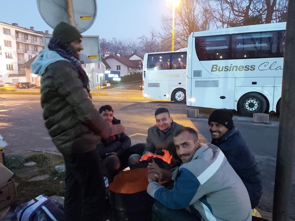 Nestašica drva na Autobuskoj stanici u Tuzli: Migrantima prijeti smrzavanje